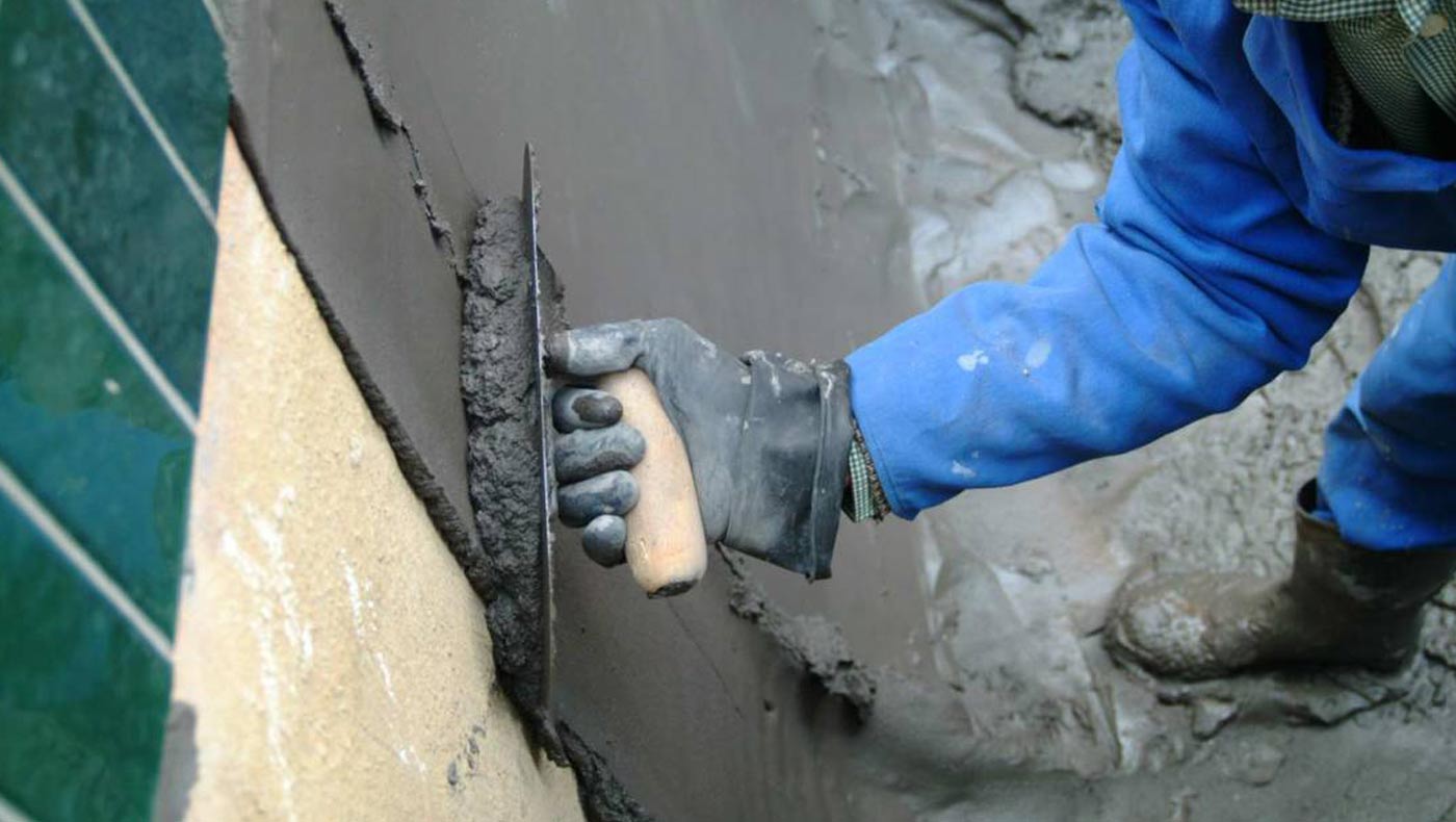 applying poolcrete to swimming pool