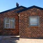 The home built for Angelina Msizi in Lwandle, Strand in the Western Cape, makes use of Corobrik’s Meadow Rustic maxi face brick for the exterior walls and clay maxi plaster bricks for the inside walls.
