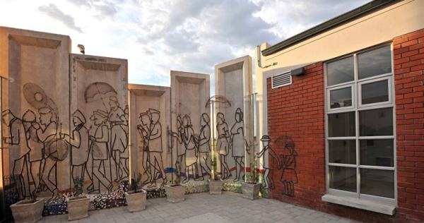 Locally sourced De Hoop Red Satin face brick from Corobrik was used in the Manenberg Housing Contact Centre.