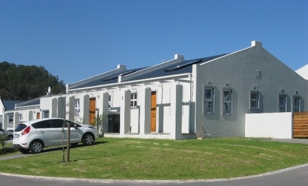 Readymix mortars and plasters supplied by Lafarge Bluedowns in Cape Town facilitated the building of student housing at Mount Simon Estate in Stellenbosch.
