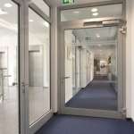 The new generation of freeswing door closers from Geze now also provides for automatic closing in the event of a fire.