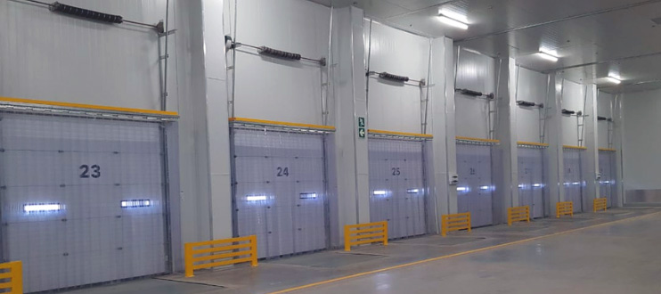 Warehouse doors and docks equipment