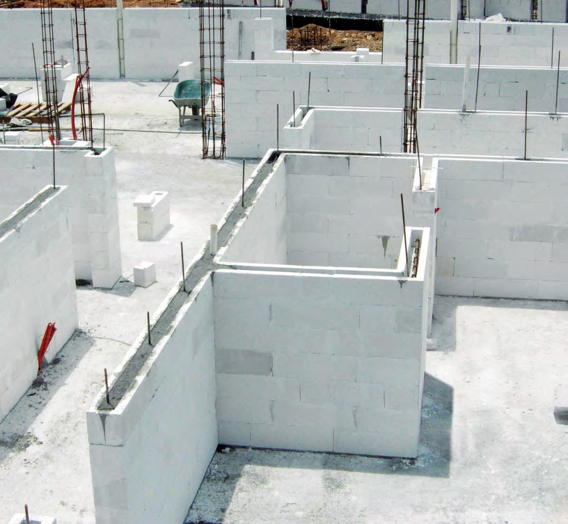 Lightweight autoclaved aerated concrete