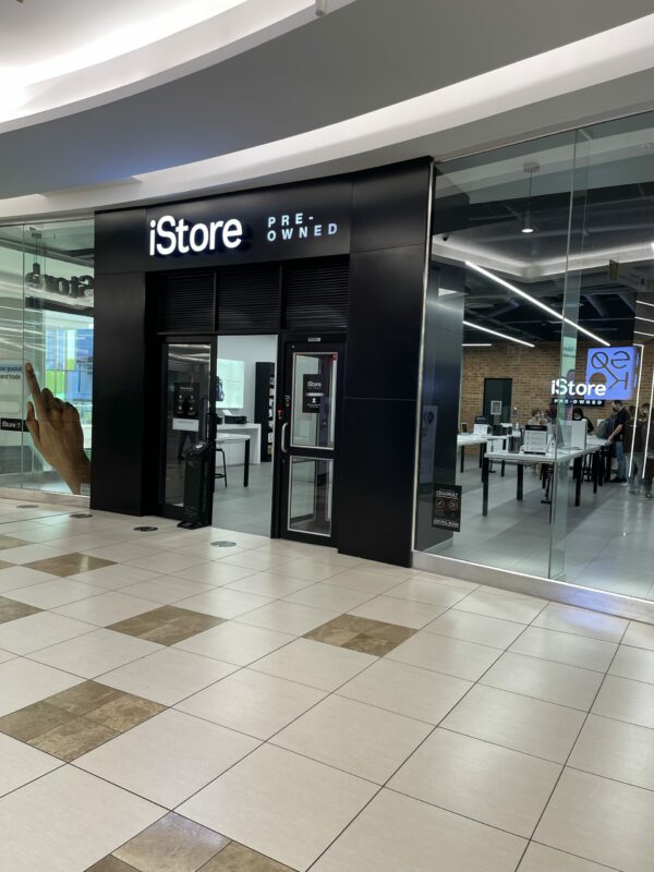 Mantrap cubicle secures pre-owned product store