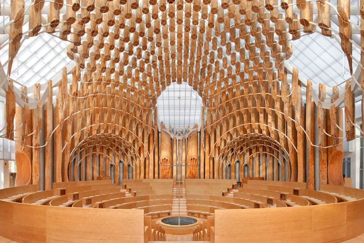 Using natural light in buildings